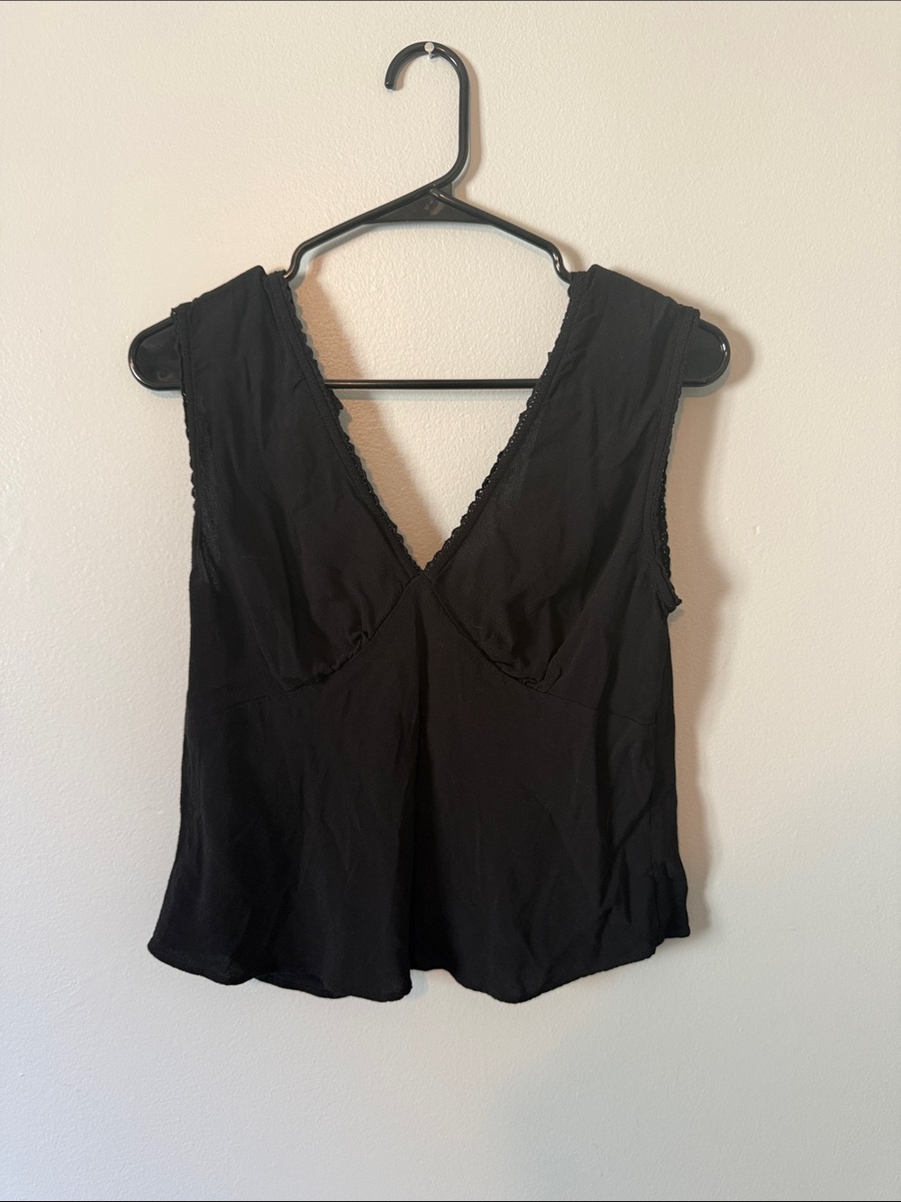 American Eagle Outfitters Black V-Neck Sleeveless Camisole